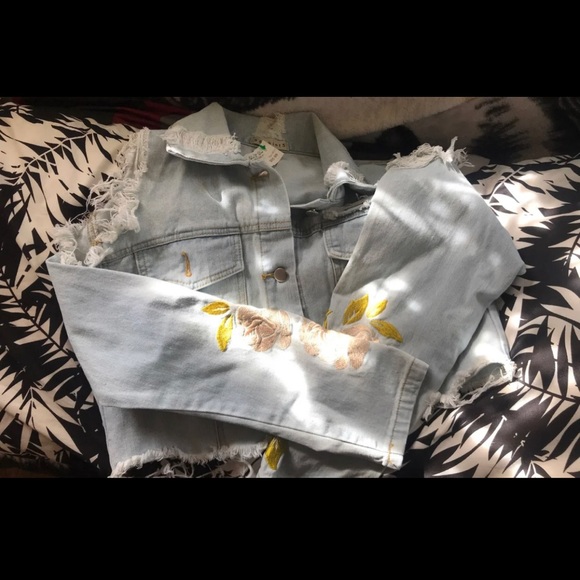 Denim Crop Jacket - Picture 2 of 3